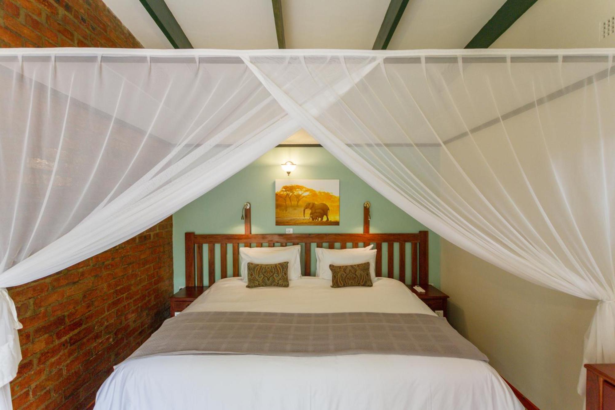 The Courtney Lodge Victoria Falls Exterior photo