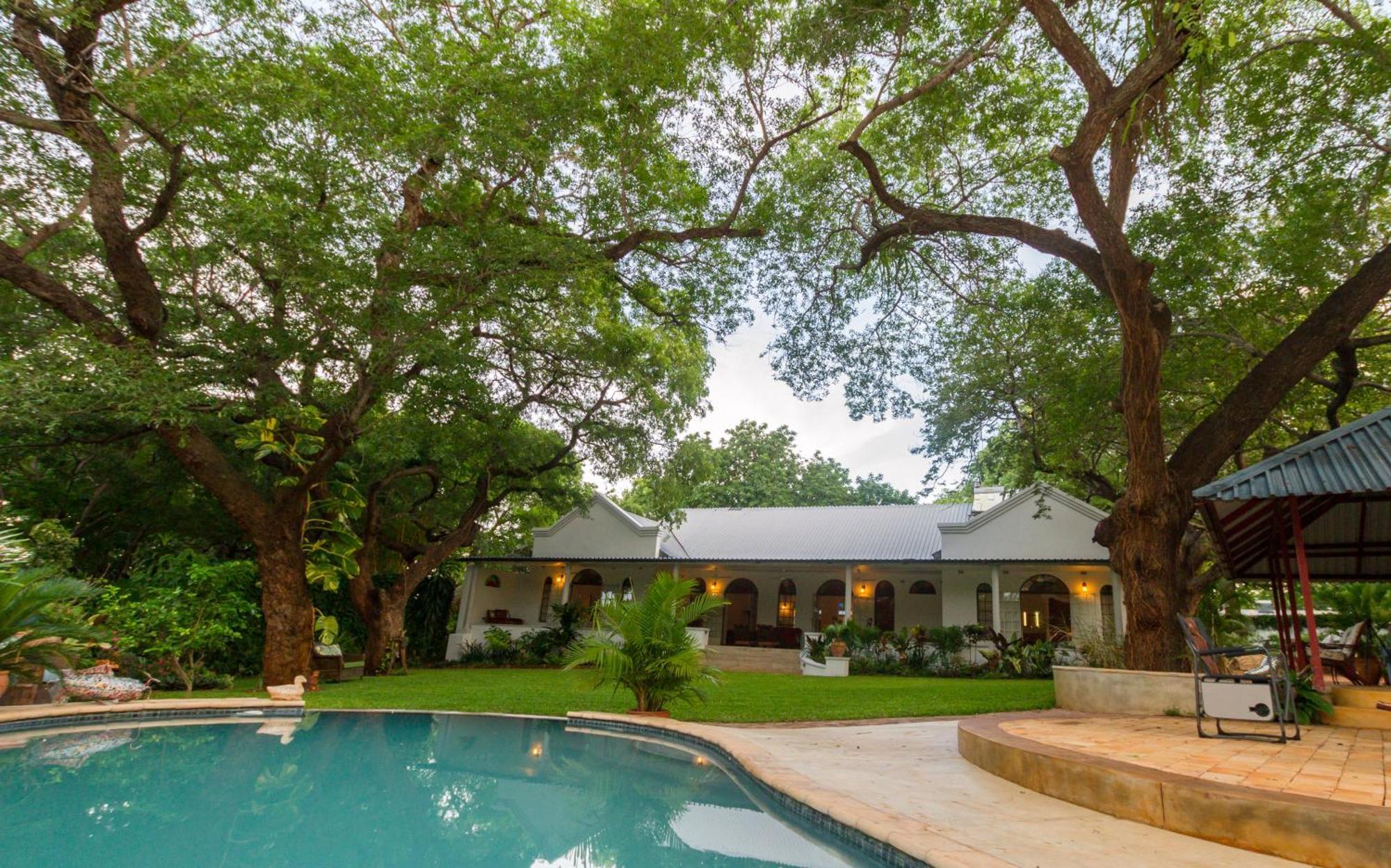 The Courtney Lodge Victoria Falls Exterior photo